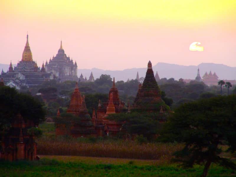coucher de soleil vallee des 2000 temples bagan birmanie coucher de soleil vallee des 2000 temples bagan birmanie