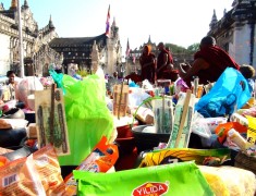 offrandes festival de Bagan Birmanie offrandes festival de Bagan Birmanie