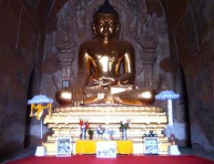 statue interieur temple bagan birmanie statue interieur temple bagan birmanie