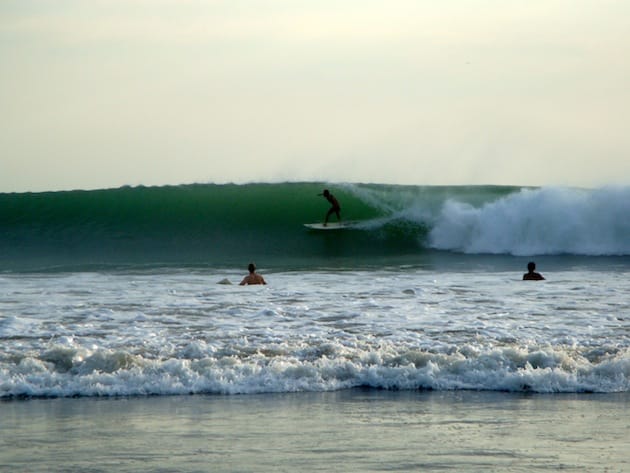 surfeur kuta bali indonésie