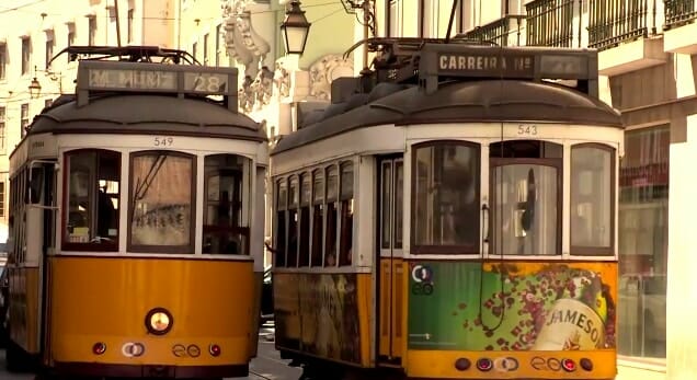 trams 28 dans les rues de Lisbonne