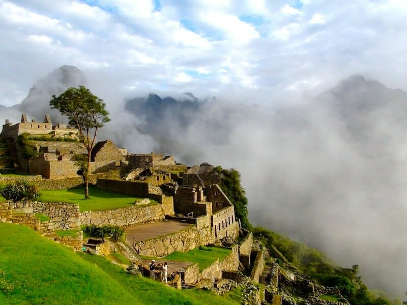 a l'aube sur le machu picchu