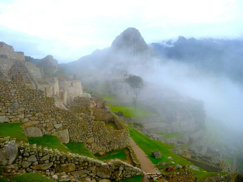 brume a 6h du mat pour la visite du machu picchu