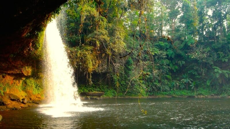Que faire au Laos : les immanquables et lieux secrets pour ton voyage magnifique cascade plateau des bolovens laos