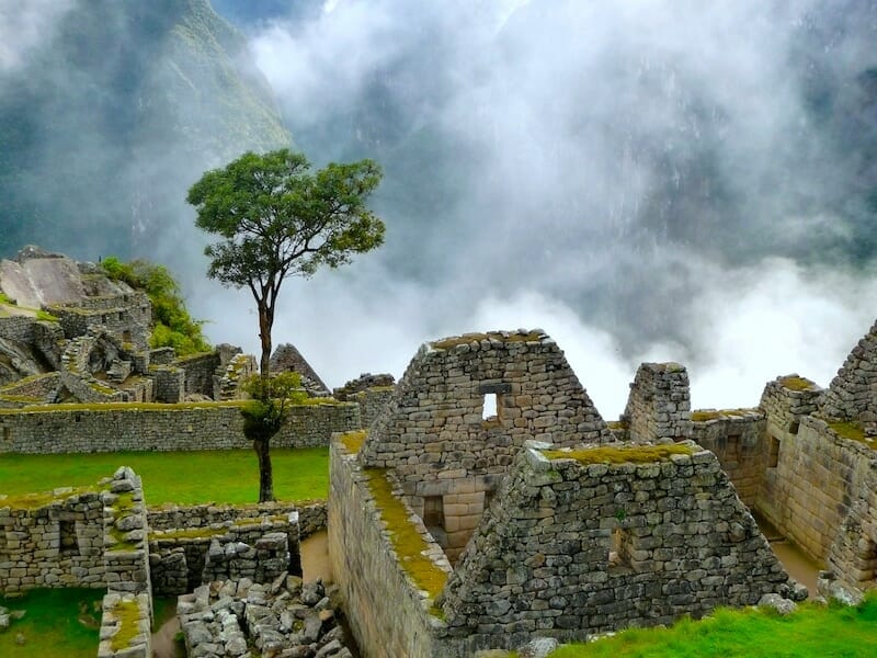 ruines et maisons du machu picchu