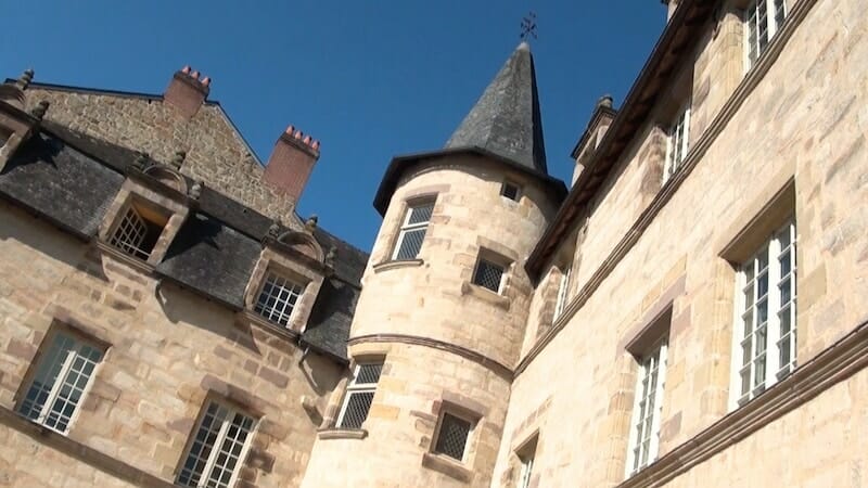 chapiteau monument brive