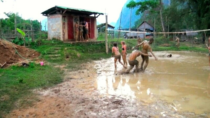 Vang Vieng - Laos dans la boue Vang Vieng - Laos dans la boue