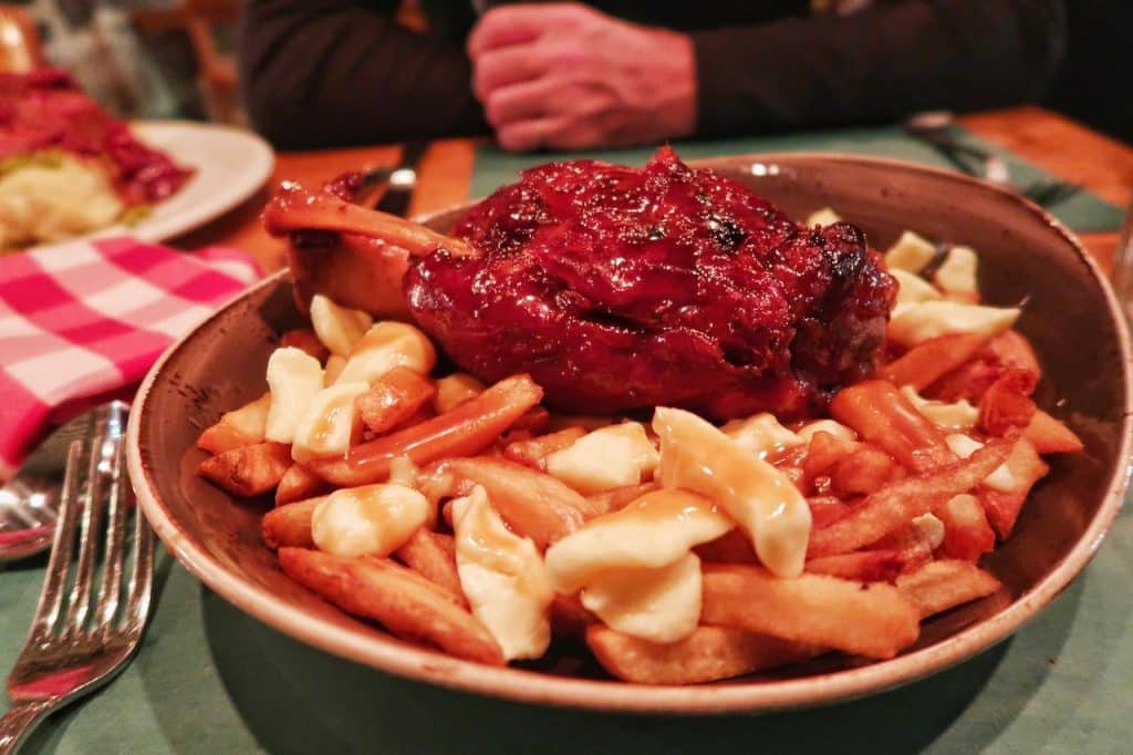 visiter montreal manger poutine