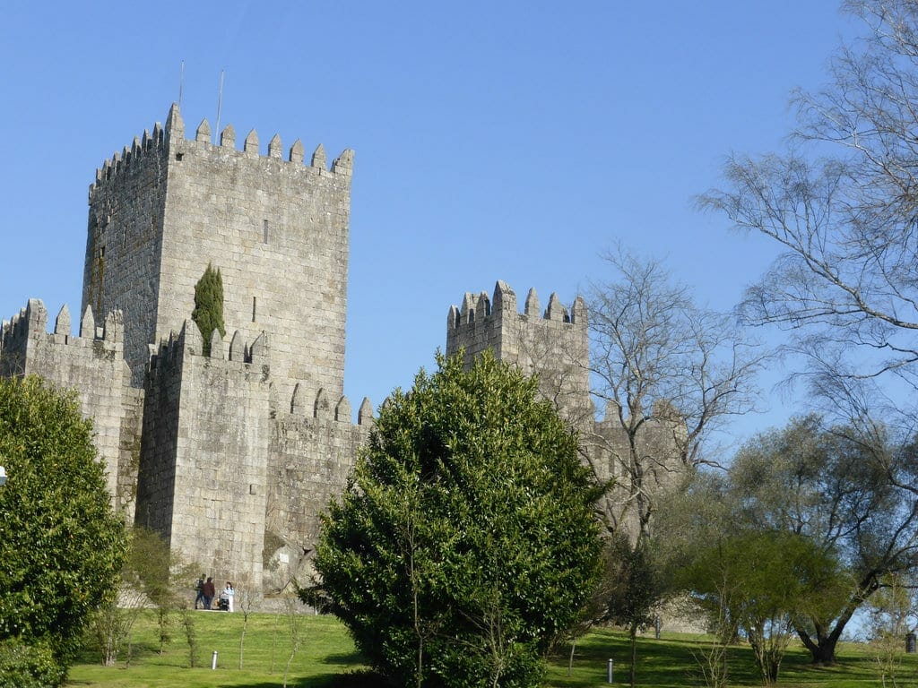 porto_guimaraes_chateau Guimaraes classée à l'UNESCO et son château