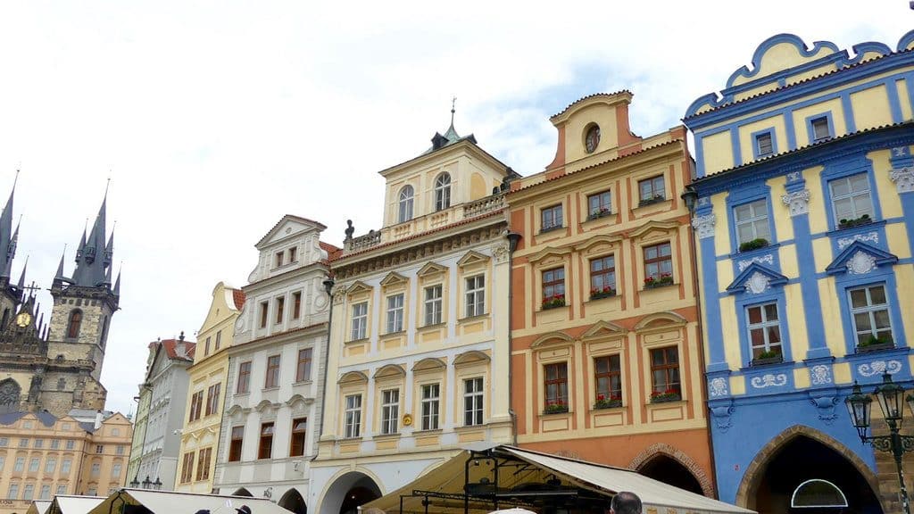 Itinéraire pour Visiter Prague avec vue sur les façades dans la vieille ville