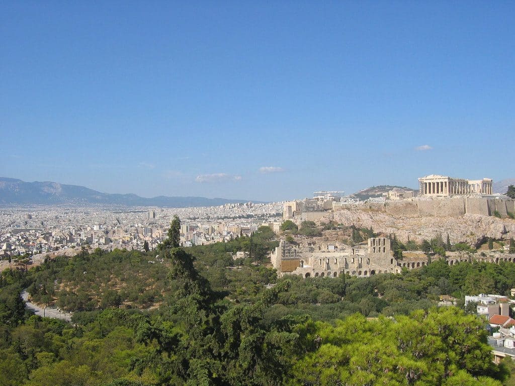Athènes les collines et la vue sur l'Acropole
