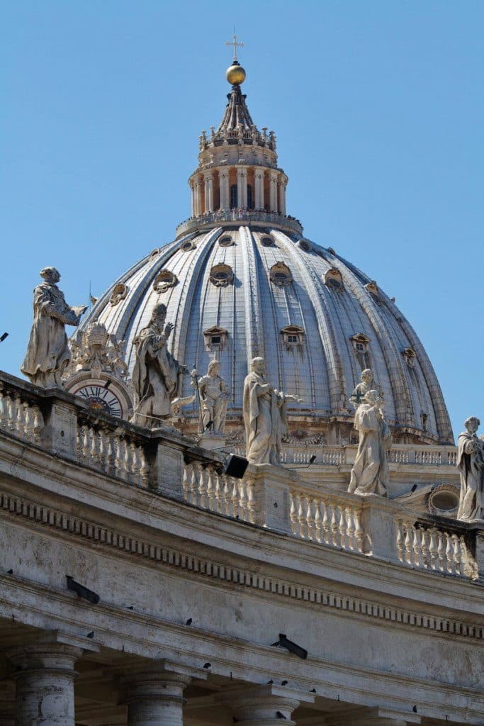 Coupole de la Basilique Saint Pierre qui offre une vue incroyable sur la ville de Rome et la cité du Vatican