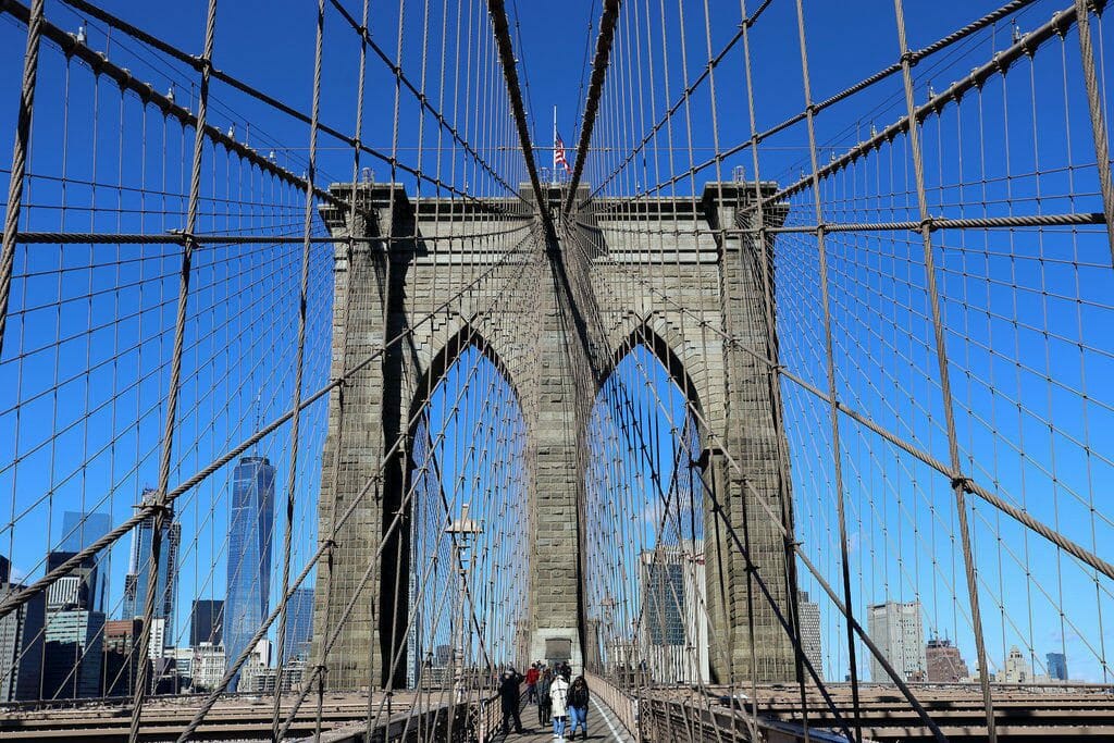 new_york_pont_brooklyn Le célèbre pont de Brooklyn qui relie le quartier à la presqu'ile de Manhattan
