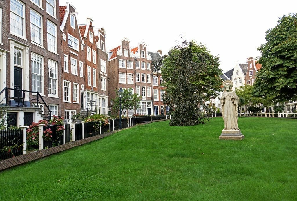 amsterdam_beguinage_begijnhof Le paisible Begijnhof à Amsterdam