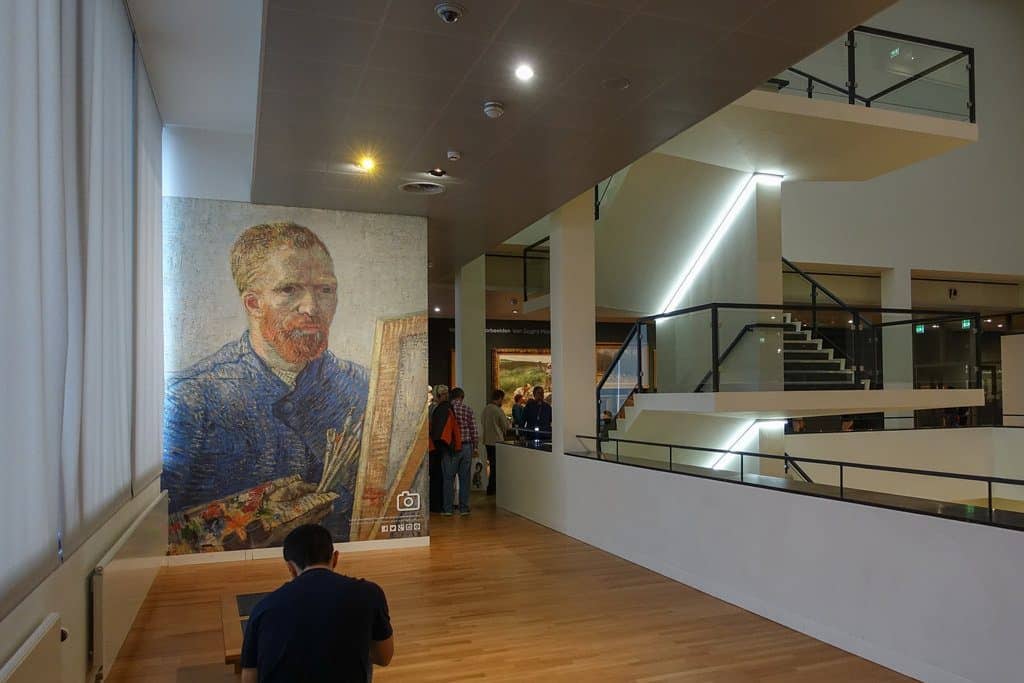 amsterdam_musee_van_gogh itinéraire pour visiter amsterdam et L'imposant Palais Royal à Amsterdam et Le célèbre musée Van Gogh