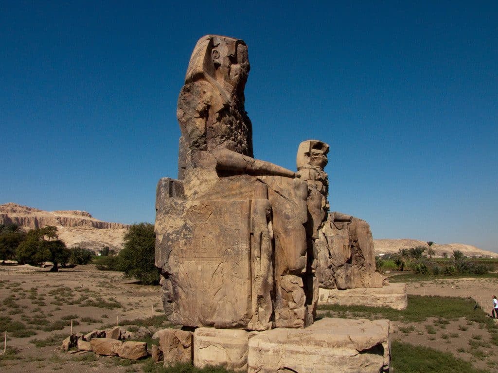 Egypte les sculpturales colosses Memnon