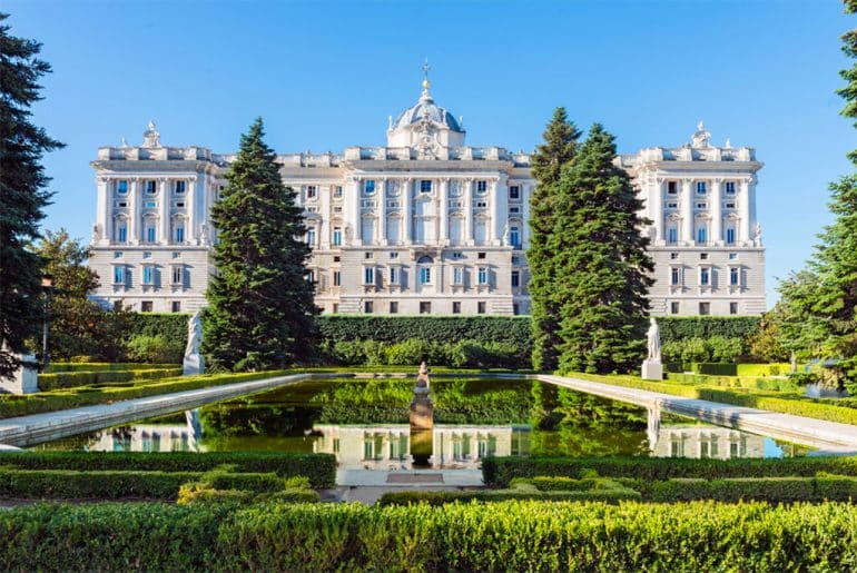 Visiter Madrid : Le Top 11 des activités à faire en Voyage Palais Royal Madrid Jardins Sabatini