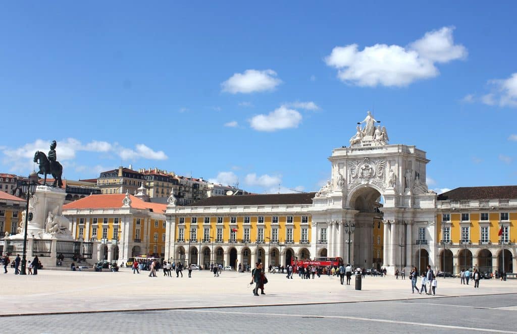visites guidées de Lisbonne en français : Plaça do Comercio dans le quartier de Baixa