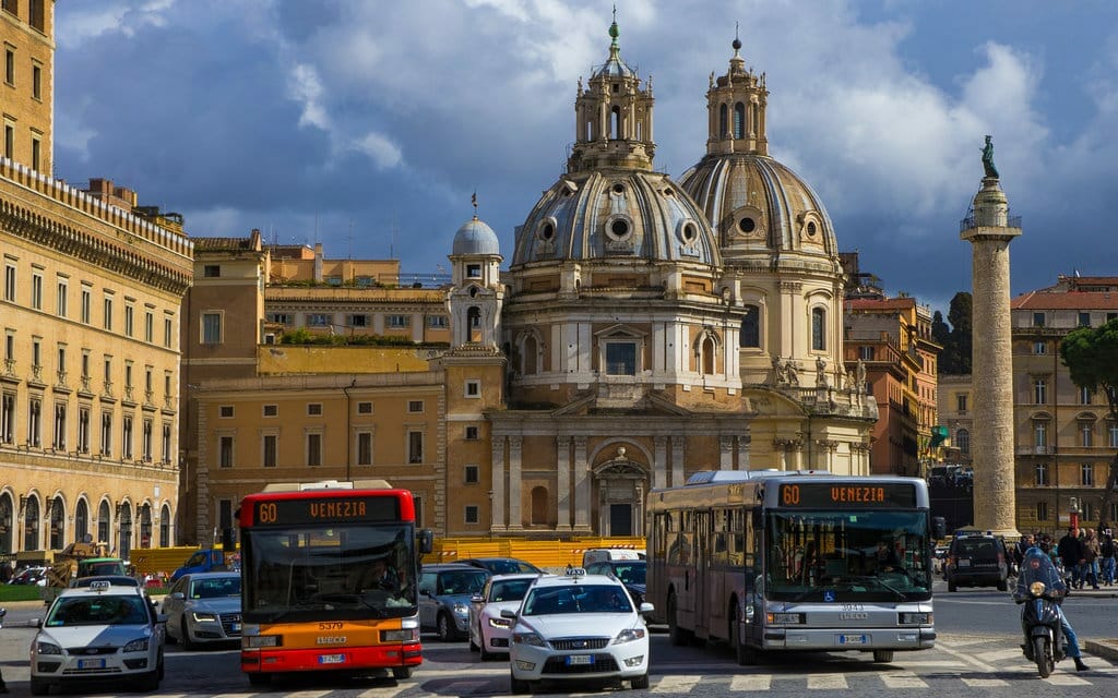 Centre ville de Rome et ses bus bien pratiques