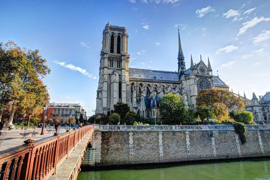 paris_cathedrale_notre_dame_ile_st_louis La Cathédrale Notre dame sur l'Ile Saint Louis