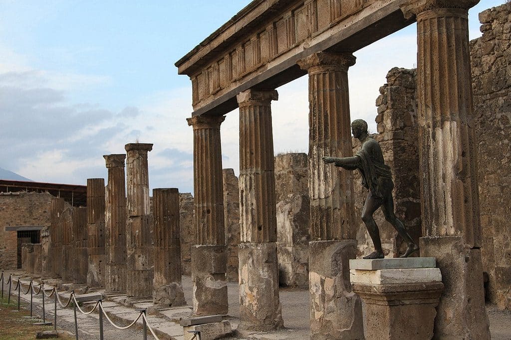 pompei_colonnes_forum Le forum à Pompei