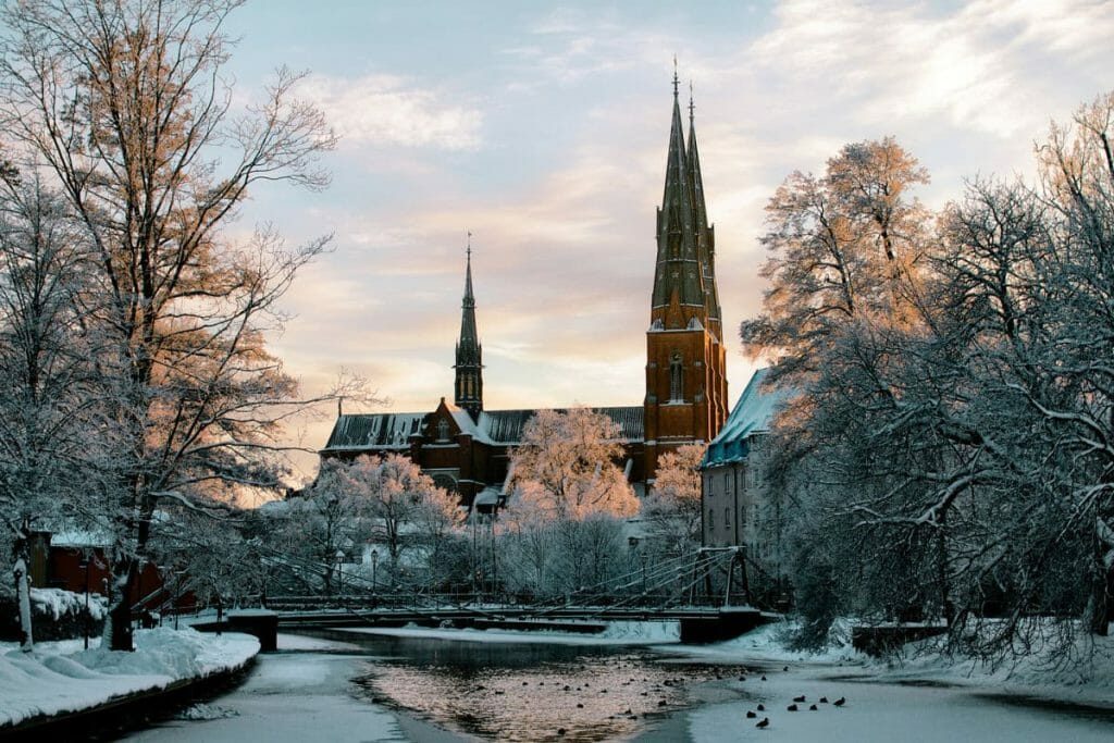 Uppsala - crédits photo https://yandex.ru/collections/card/593ea978215a84bc445e1c72/ Uppsala - crédits photo https://yandex.ru/collections/card/593ea978215a84bc445e1c72/