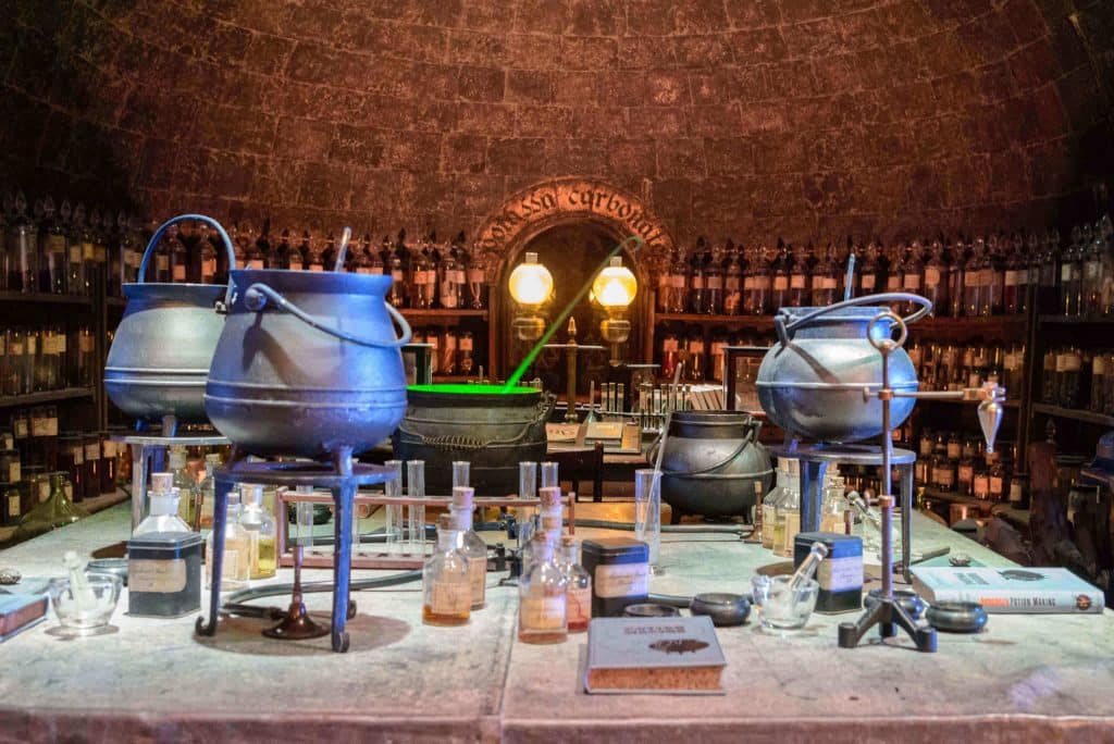 harry_potter_studios_salle_des_potions_prof_rogue Reconstitution de la salle des potions