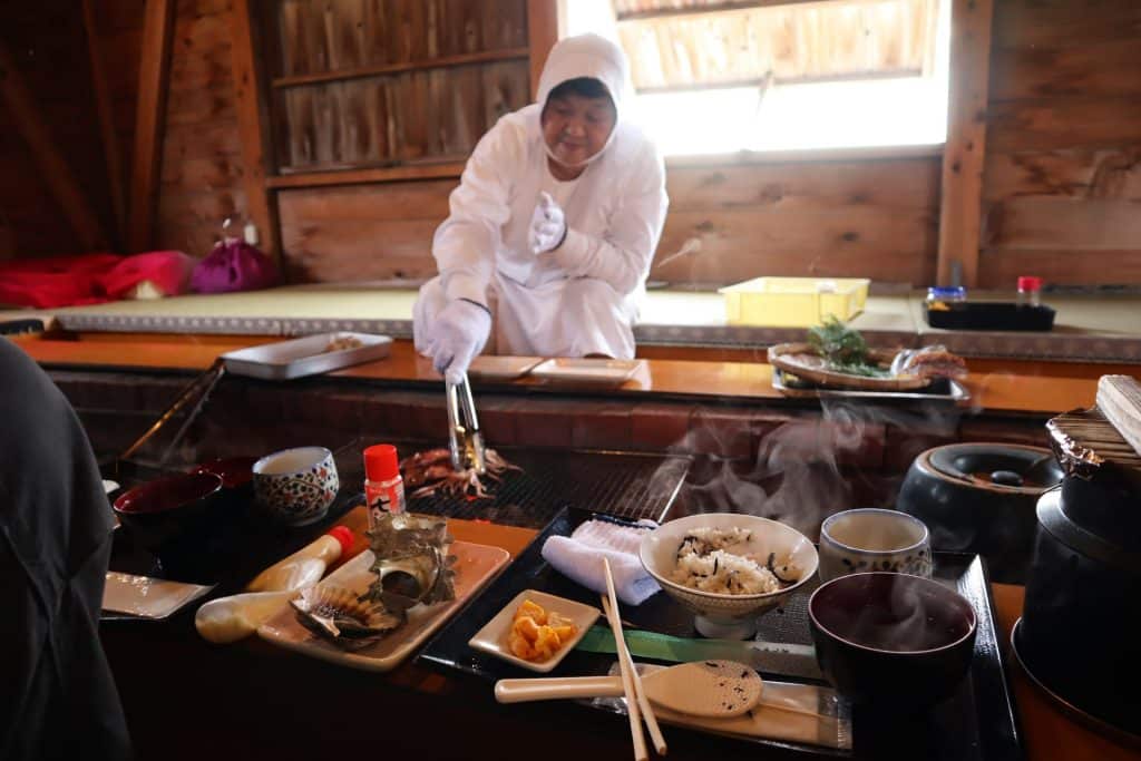 dejeuner_traditionnel_femmes_plongeuses voyage au Japon Mikimoto Pearl Island