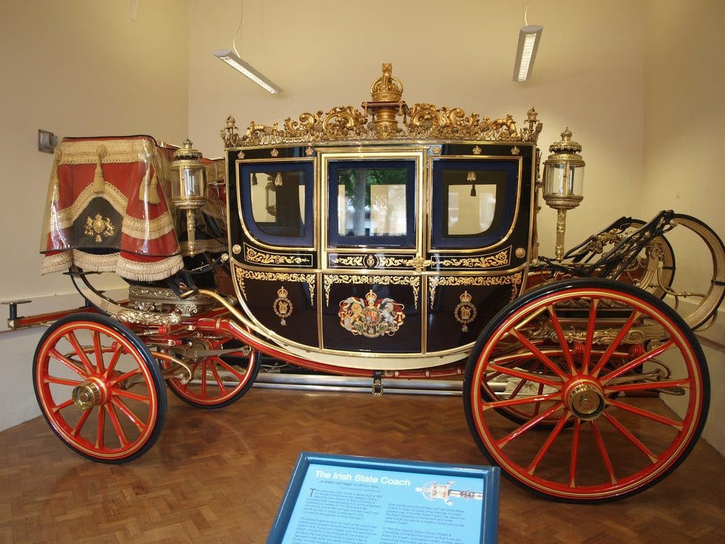 buckingham palace visit carriages