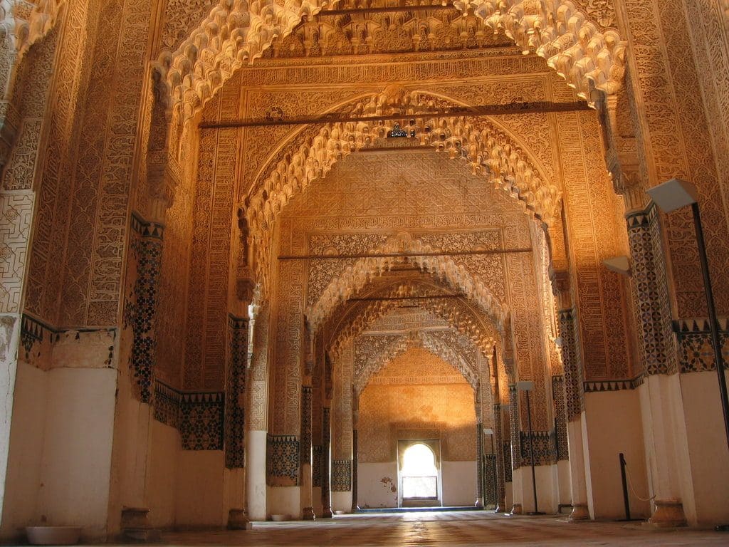 Interieur palais Nasride alhambra grenade