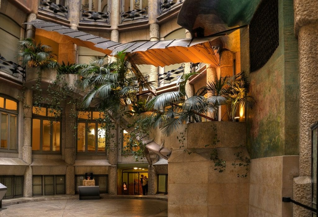 Visiter casa Mila interieur Barcelone