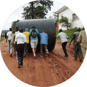 film solidaire installation tank eau