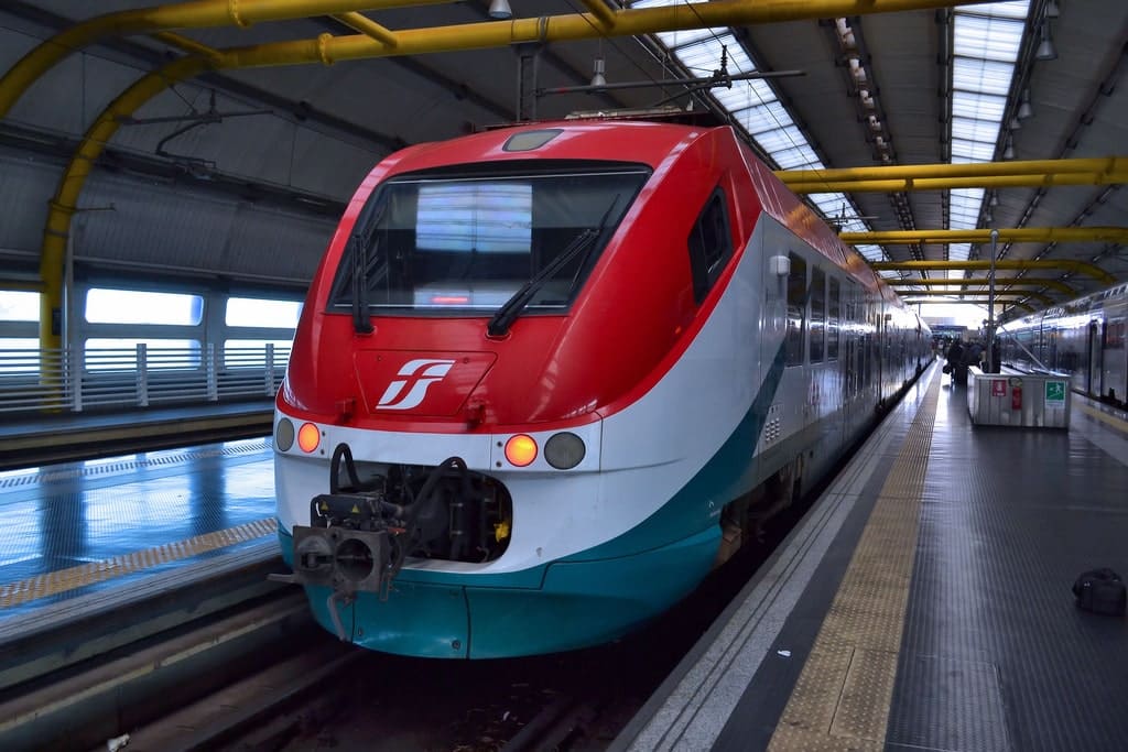 transfert_aeroport_rome_leonardo_express_train-min transfert aeroport_rome leonardo express train