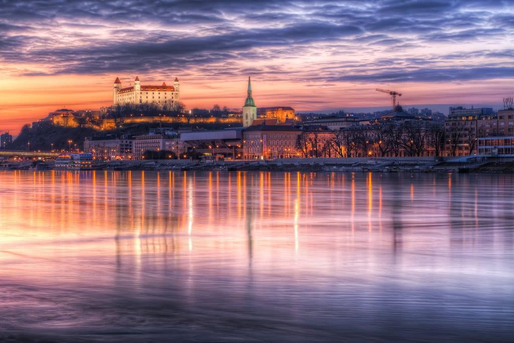 bratislava_slovaquie_ville_nuit_conclusion bratislava slovaquie ville nuit