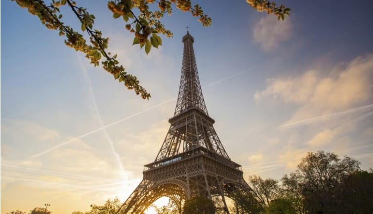 Comment visiter la Tour Eiffel et éviter la file d’attente ? Tour Eiffel paris vue