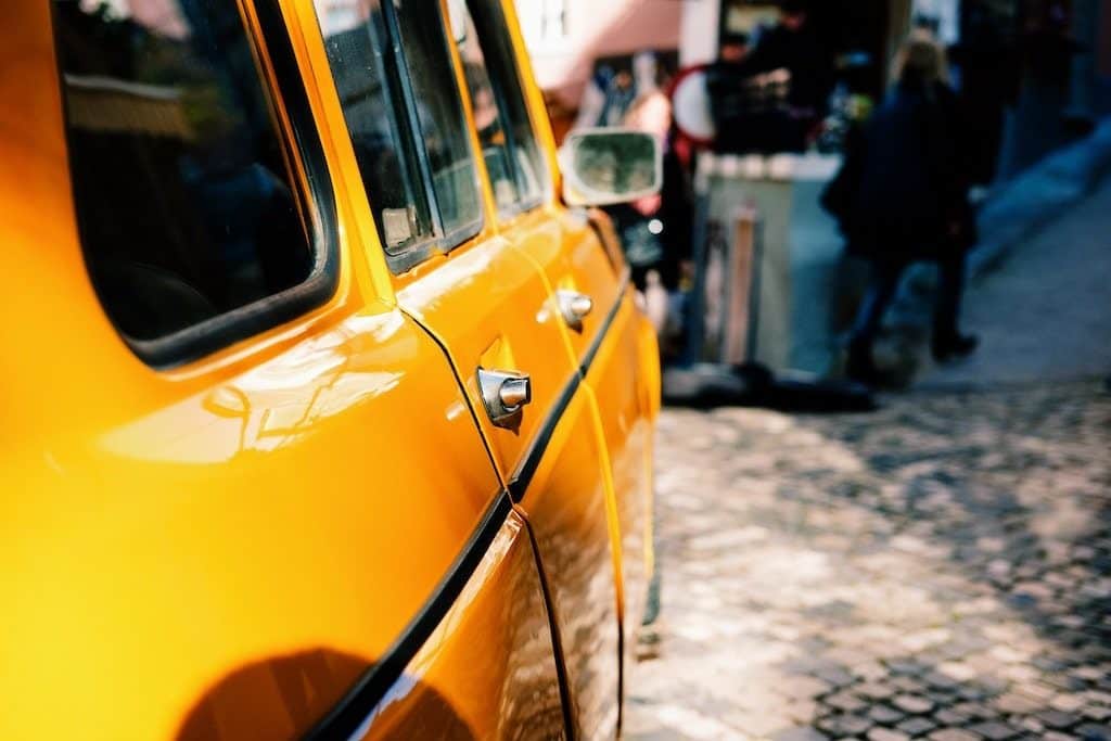 benjamin_nwaneampeh_unsplash lisbonne taxi jaune