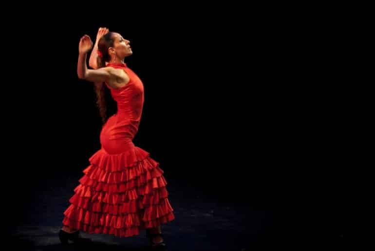 Où voir un spectacle de flamenco à Barcelone ? danseuse spectacle flamenco barcelone
