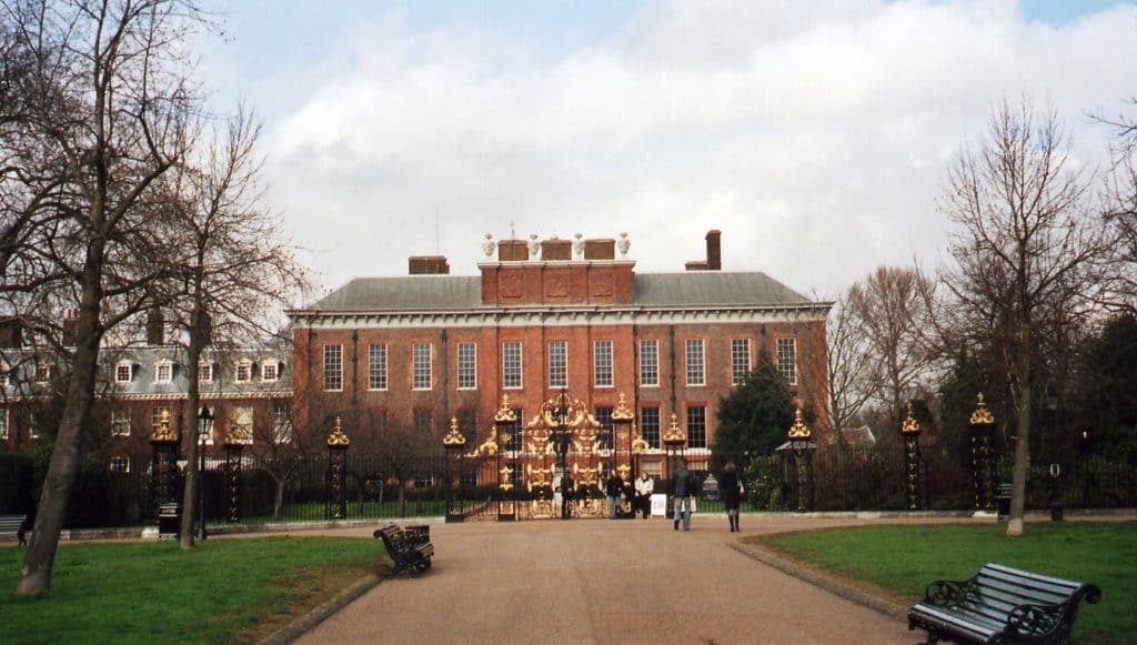 palais kensington facade entree