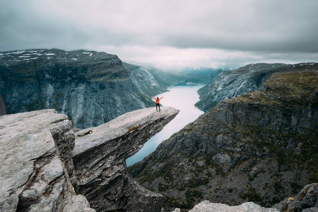 Trolltunga_Norvège trolltunga aurores boreales en norvege