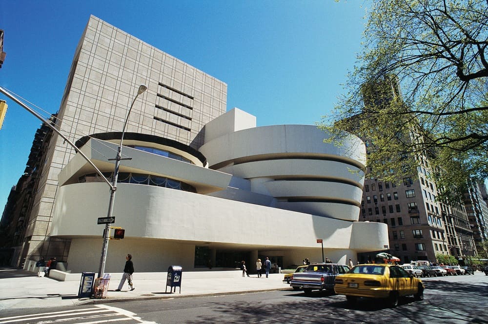 Guggenheim - photo : https://www.britannica.com/topic/Guggenheim-Museum-art-museum-New-York-City guggenheim