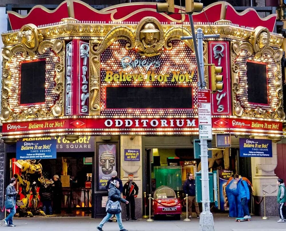 Ripley's Believe It Or Not ! - photo : https://ripleysnewyork.com/rumblings-beneath-ripleys-roils-times-square/ insolite New York