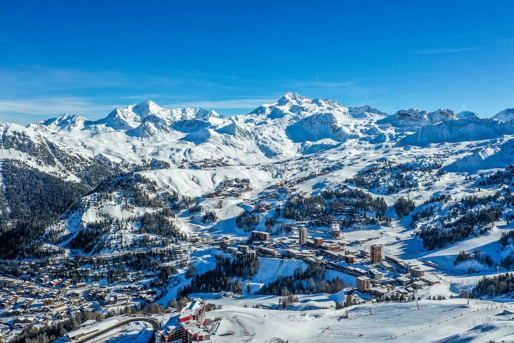 Vue_station_de_sky_La_Plagne station sky la plagne