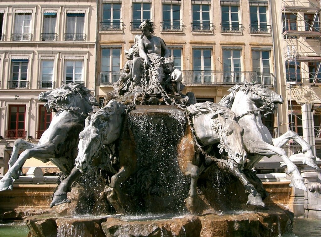 Fontaine_place_des_Terreaux fontaine place terreaux