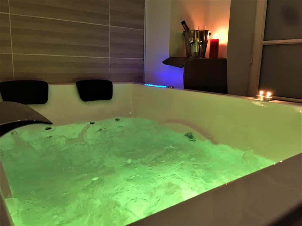 GOLD_Suite_&_Spa_Booking.com gold suite spa