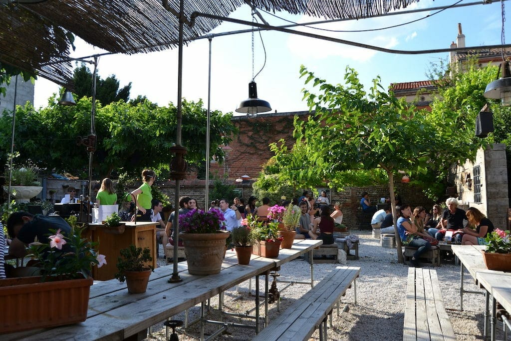 biergarten bar