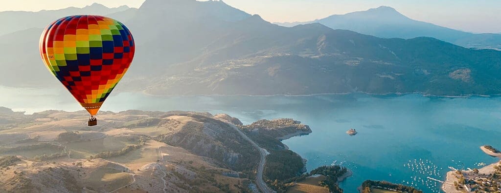 lac de serre poncon montgolfiere