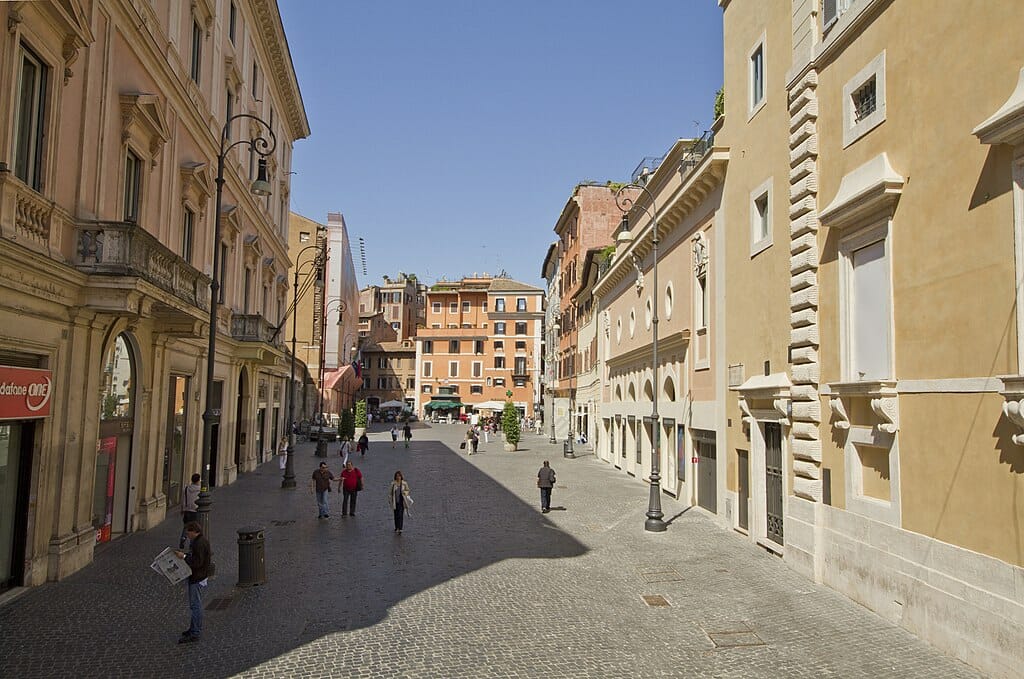 Piazza di San Lorenzo in Lucina rome