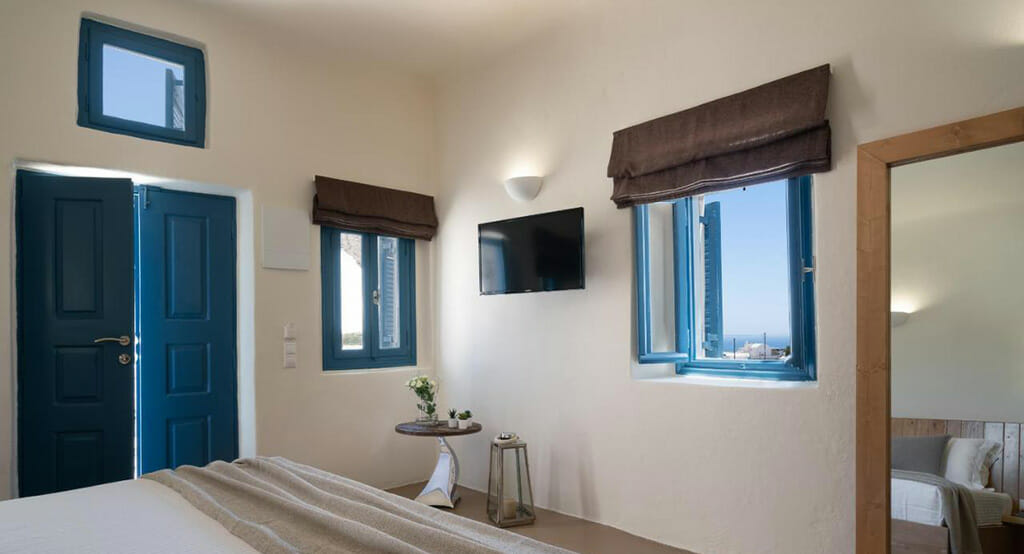 nalas suites emporio santorin