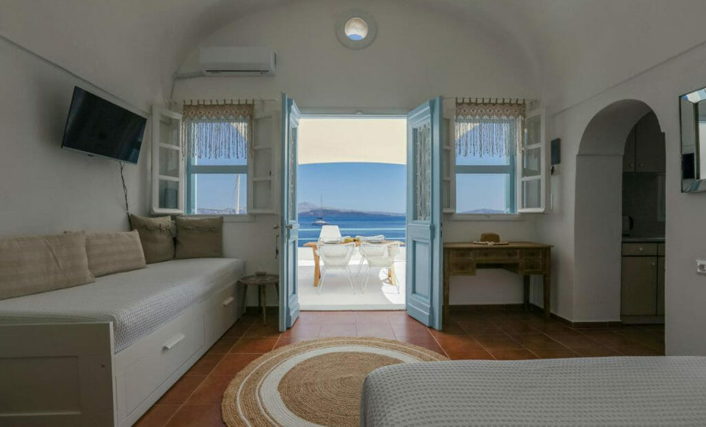 petinos traditional house thirassia santorin