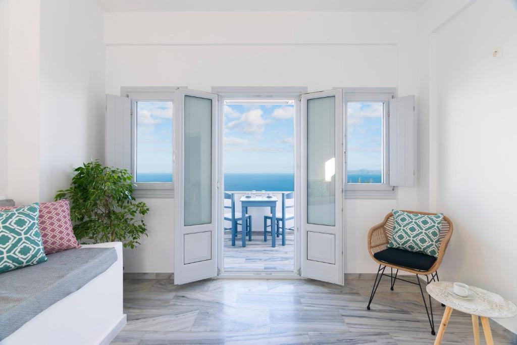 Phaos Santorini Suites